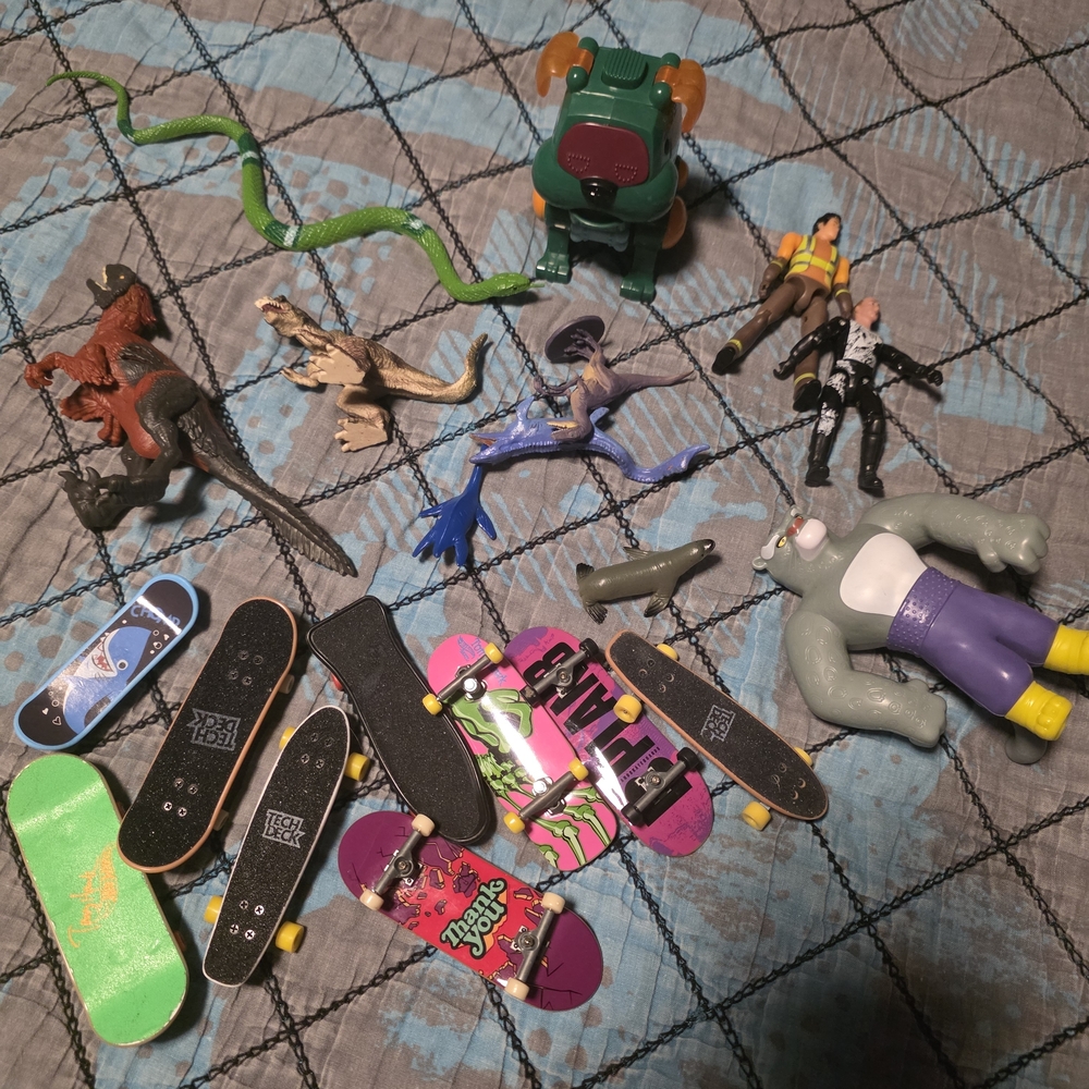 Dinosaur and Action Figure Playset with Skateboards